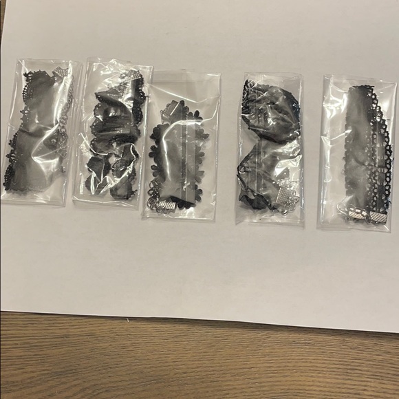 5 choker necklaces - Picture 2 of 4